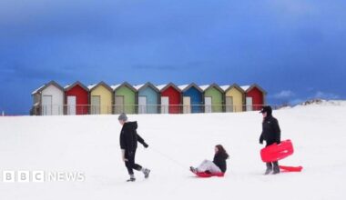 UK weather latest: Snow closes hundreds of schools as cold snap hits