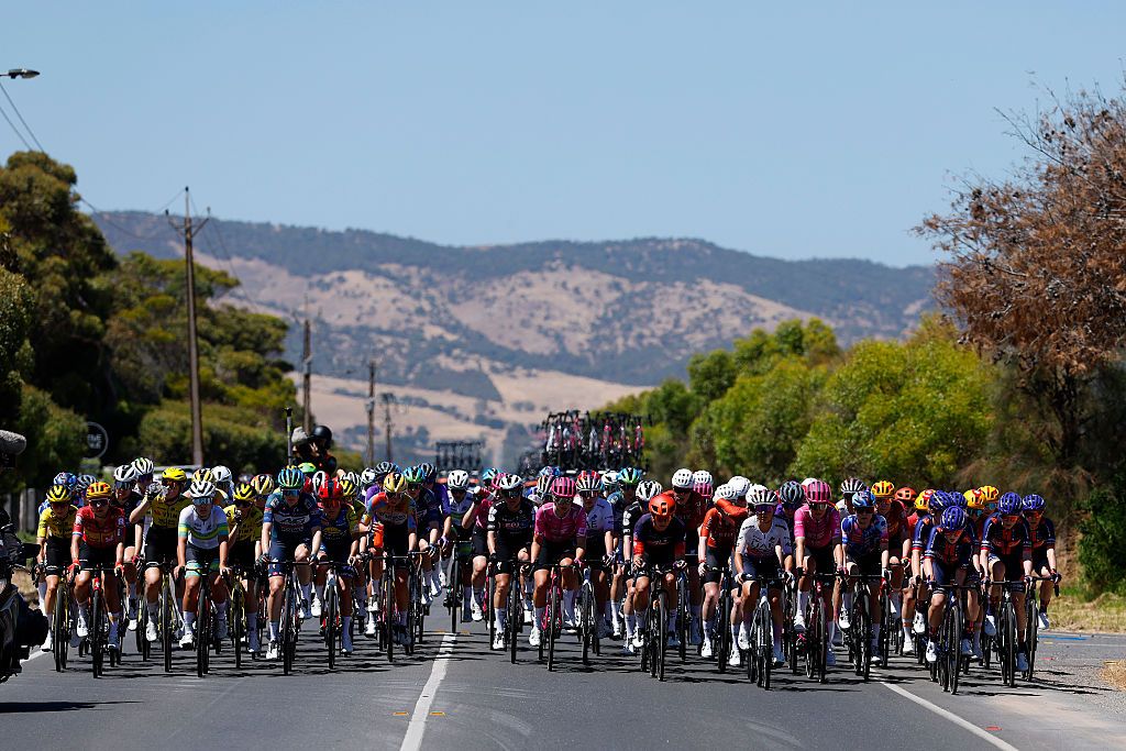 WILLUNGA, AUSTRALIA - JANUARY 17: A general view of Ricarda Bauernfeind of Germany and Team Lidl - Trek, Mikayla Harvey of New Zealand and Team SD Worx - Protime, Sofia Bertizzolo of Italy and Team FDJ United - SUEZ, Alice Towers of Great Britain and Team EF Education-Oatly, Katia Ragusa of Italy and Team Human Powered Health, Erica Magnaldi of Italy and UAE Team ADQ compete during the 10th Santos Women's Tour Down Under 2026, Stage 1 a 137.4km stage from Willunga to Willunga 134m / #UCIWWT / on January 17, 2026 in Willunga, Australia. (Photo by Con Chronis/Getty Images)