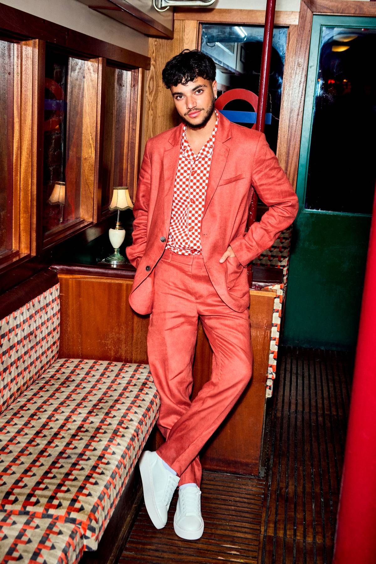 Junior andre in pink suit