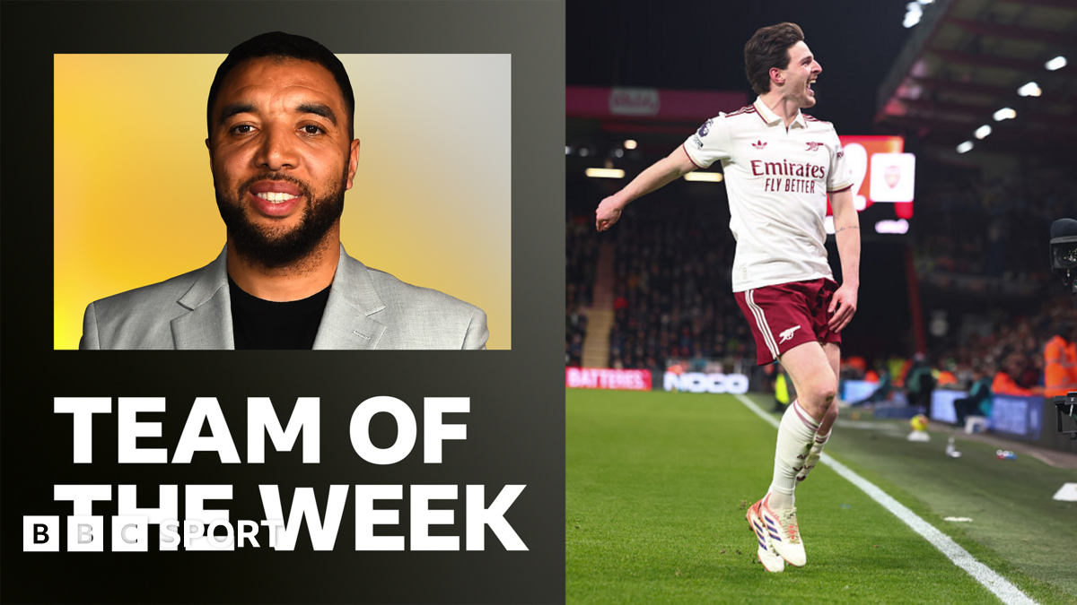 Manchester United head coach Ruben Amorim in a dark winter coat on the touchline before the 1-1 draw with Leeds