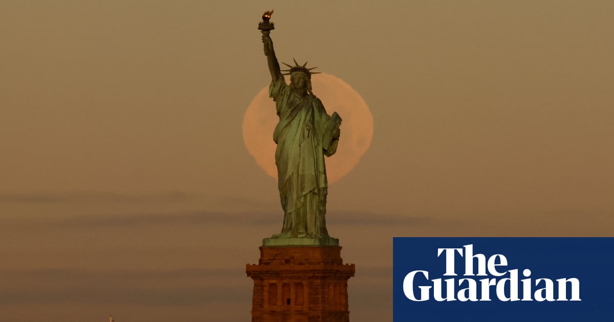 Wolf supermoon across the world – in pictures - The Guardian