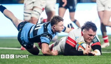 Angus Bell scores a try