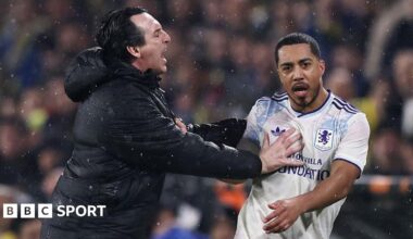 Unai Emery pushes Youri Tielemans in the chest