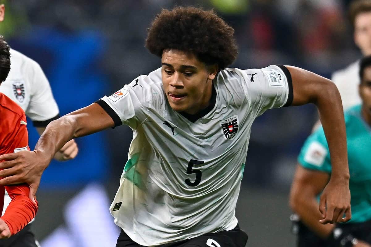 3D82X07 Doha, Qatar. 27th Nov, 2025. Tomas Soares (L) of Portugal vies with Ifeanyi Arthur Ndukwe of Austria during the final match between Portugal and Austria at the FIFA U17 World Cup Qatar 2025 in Doha, Qatar, Nov. 27, 2025. Portugal won 1-0. Credit: Nikku/Xinhua/Alamy Live News