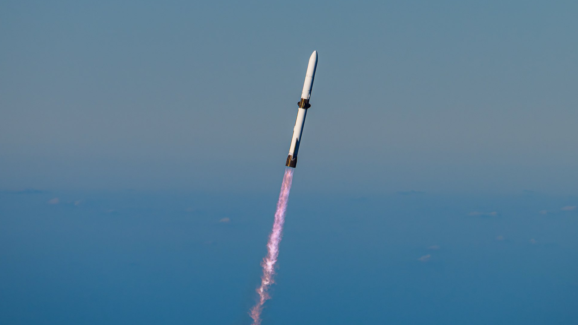 Blue Origin's New Glenn rocket launches NASA's ESCAPADE Mars mission on Nov. 13, 2025.