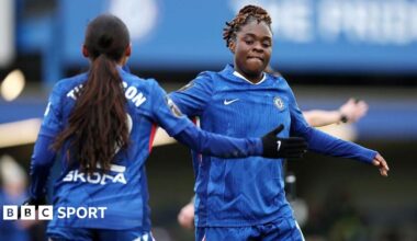 Chelsea keep up title pressure by thrashing West Ham