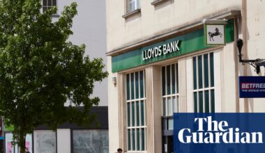 Lloyds boss warns bankers must ‘reskill themselves’ to survive AI boom | Banking