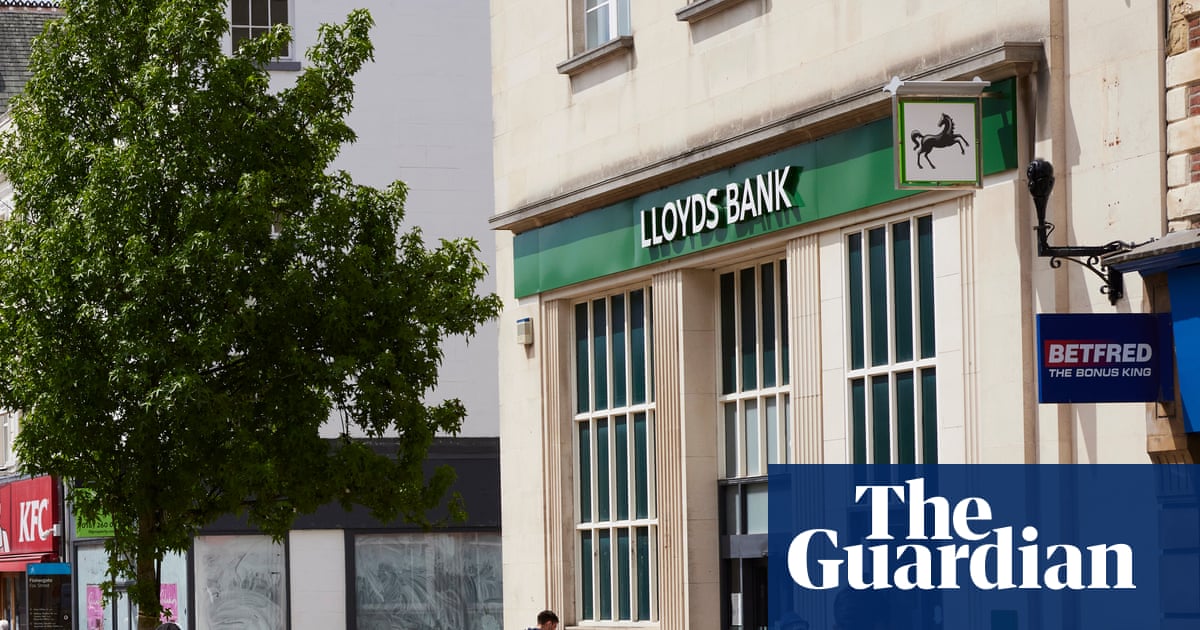 Lloyds boss warns bankers must ‘reskill themselves’ to survive AI boom | Banking