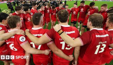 Wales in a huddle after their Principality Stadium defeat by New Zealand
