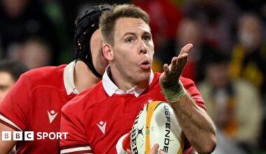 Wales' Liam Williams blows a kiss to the crowd after scoring a try during the second Test in Australia in 2024