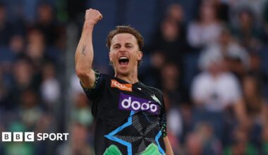 Tom Curran punches the air in delight while playing for Melbourne Stars