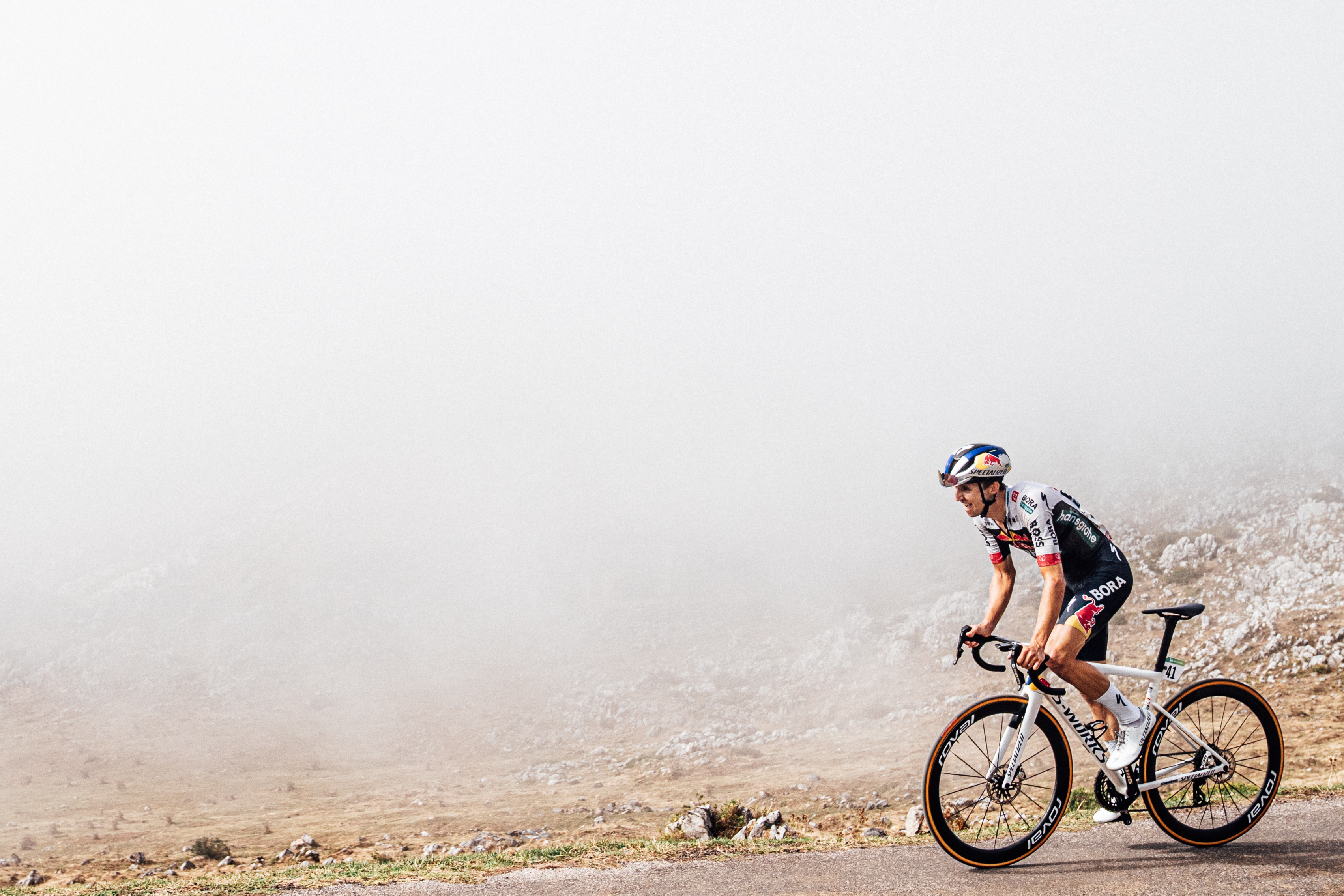 05/09/2025 - Cycling - 2025 Vuelta Ciclista a Espana Stage 13, Cabezon de la Sal to L'Angliru, Spain - Jai Hindley, Red Bull Bora Hansgrohe.