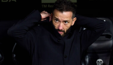 Supporting image for story: 'Corberan, resignation': Valencia fans turn on ex-West Brom boss Carlos Corberan as dream move turns sour