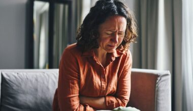 Bug sweeping UK with six symptoms triggers 'stay at home' alert | UK | News