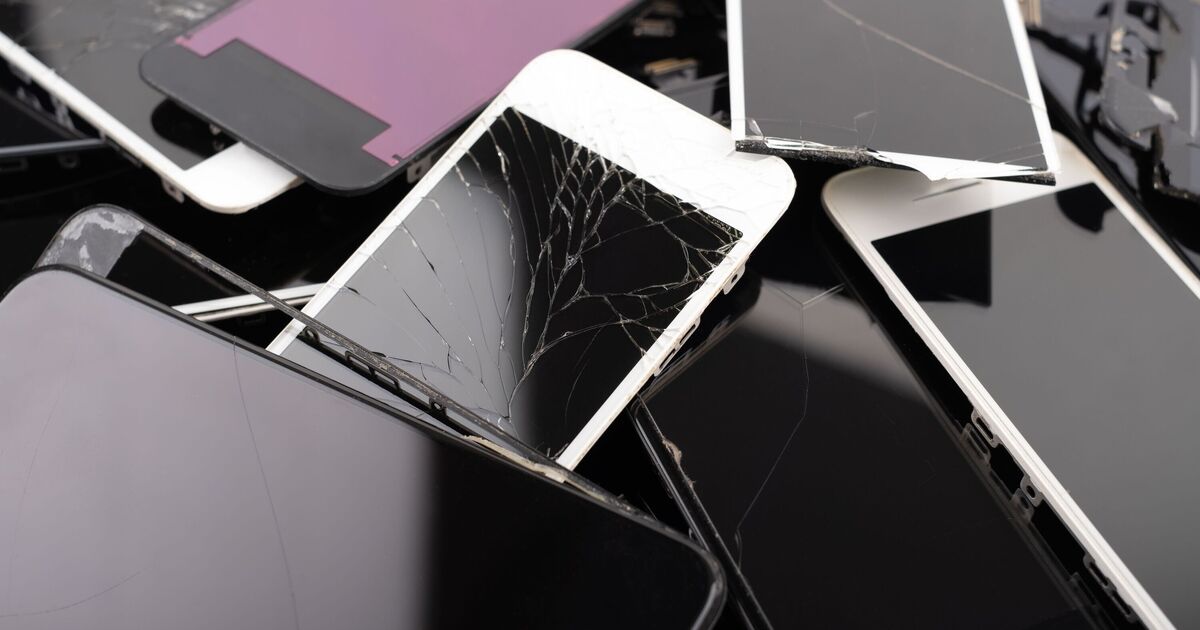 Brits can now trade in old smartphones for cash in 1,300 high street shops | Personal Finance | Finance