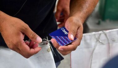 Beep card removes stored value updaters; users without NFC smartphones cry foul - ABS-CBN