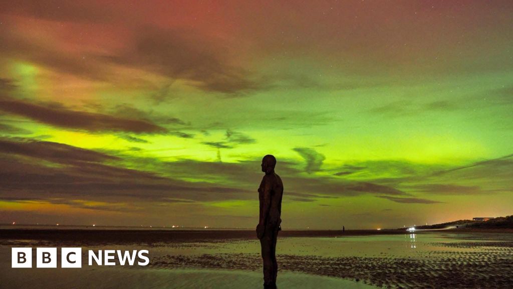 Stunning Northern Lights show delights photographers