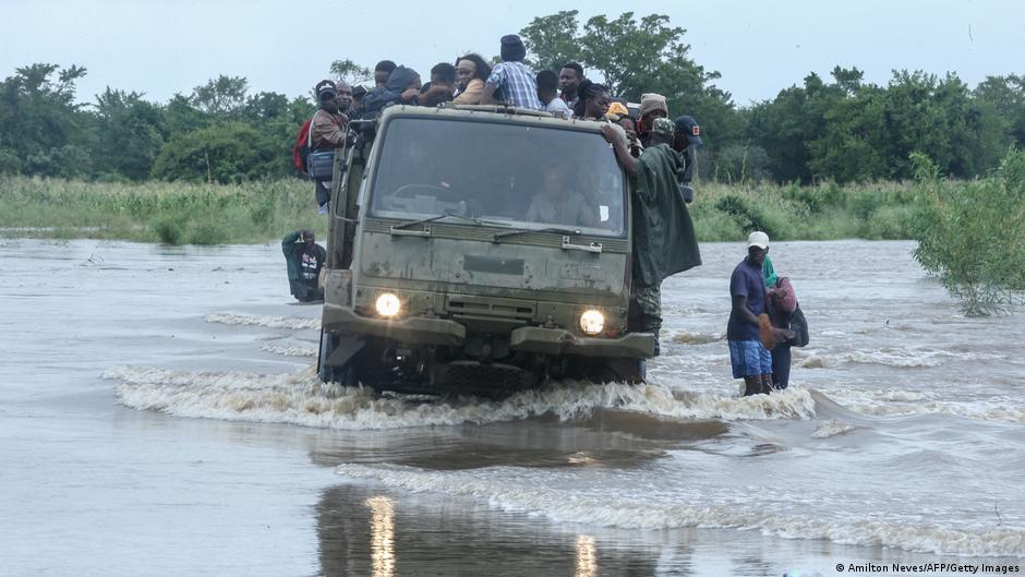 Hundreds of people killed or missing after floods in southern Africa