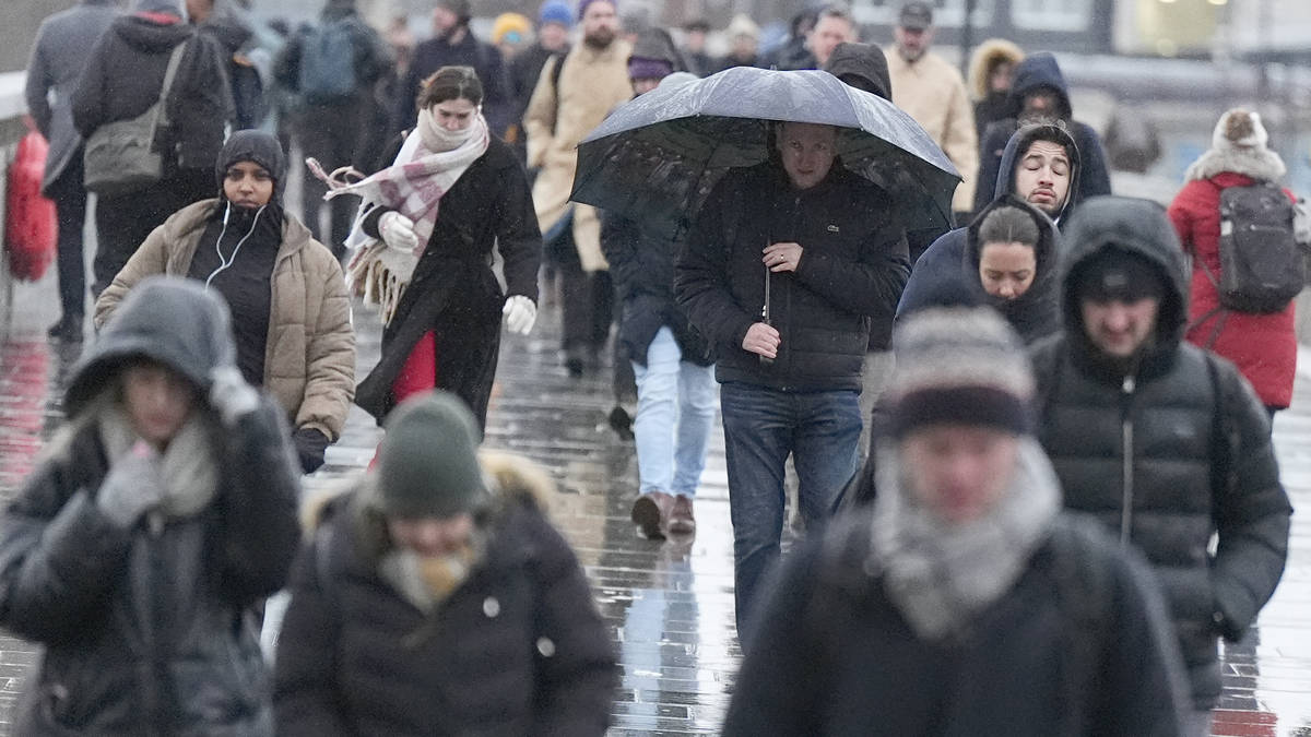 UK economy set to have returned to growth despite budget caution