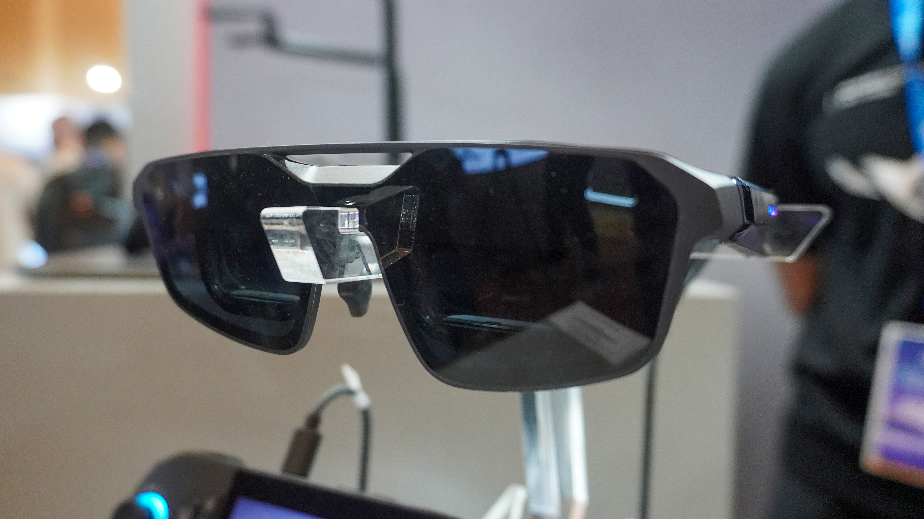 Asus ROG Xreal R1 AR Glasses