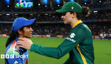 Jemimah Rodrigues and Laura Wolvaardt embrace at the Women's World Cup