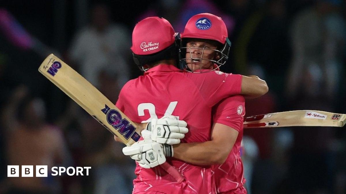 Paarl Royals celebrate winning off the last ball