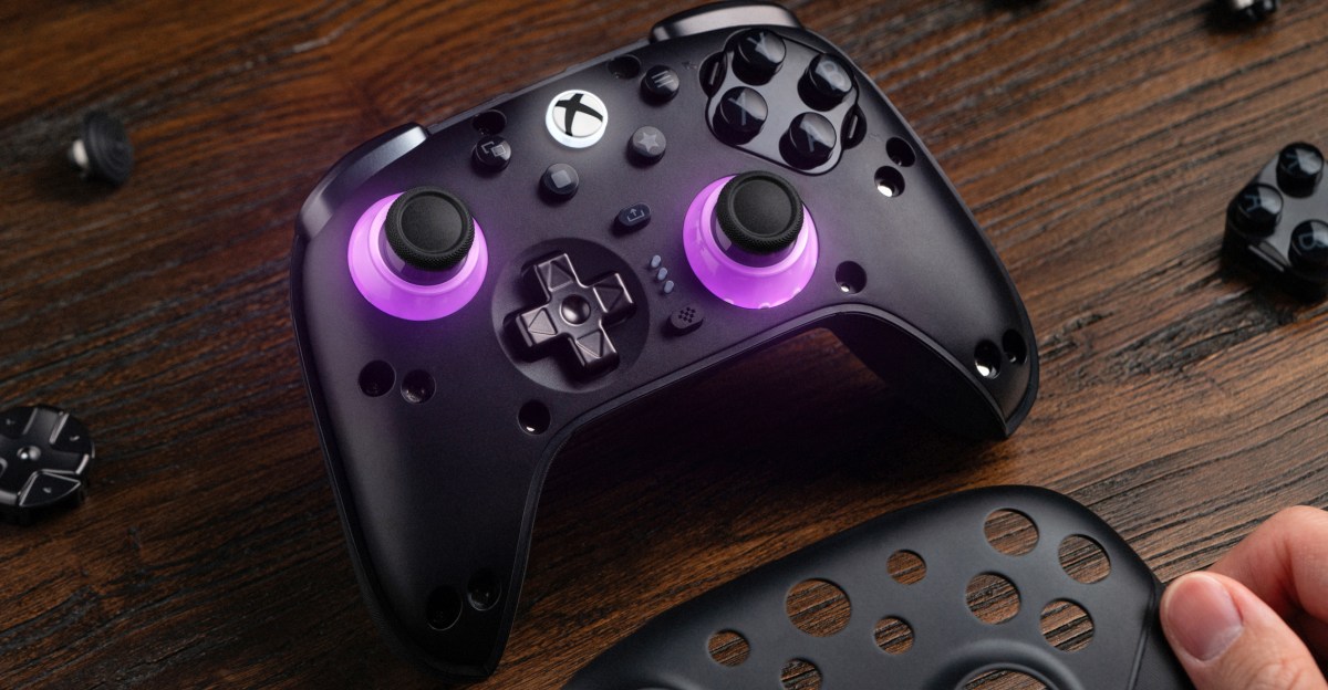 8BitDo’s new wireless Xbox controller has swappable button switches