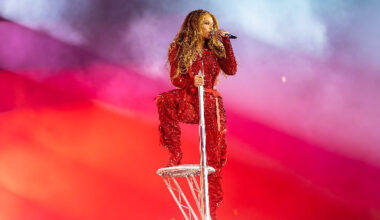 Beyoncé declared the fifth billionaire musician by Forbes