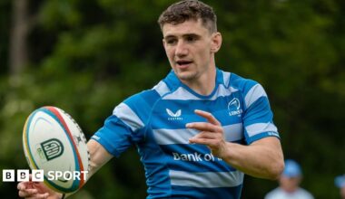 Cormac Foley passes the ball in Leinster training