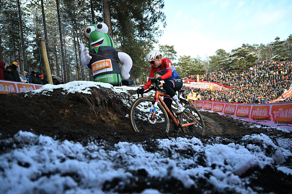 ZONHOVEN, BELGIUM - JANUARY 04: Puck Pieterse of the Netherlands and Team Fenix-Deceuninck competes during the 29th Zonhoven UCI Cyclo-Cross Worldcup 2026, Women&amp;apos;s Elite on January 04, 2026 in Zonhoven, Belgium. (Photo by Luc Claessen/Getty Images)