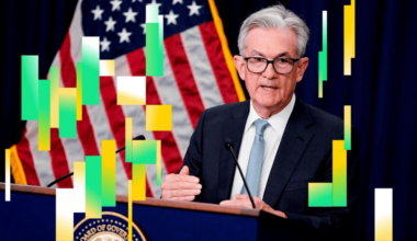 BTC stuck at $89,000 as gold surges to fresh record