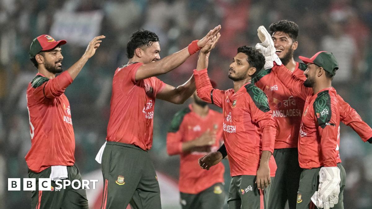 Bangladesh players celebrate wicket v West Indies