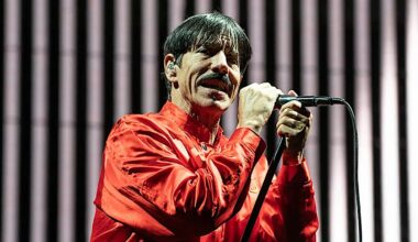 Red Hot Chili Peppers Producer Claims Anthony Kiedis Is "Tone Deaf"