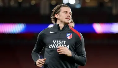 Conor Gallagher warms up for Atletico Madrid