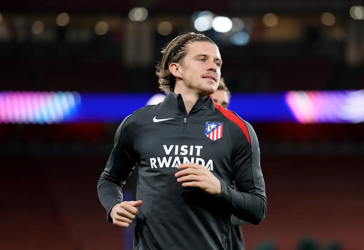 Conor Gallagher warms up for Atletico Madrid