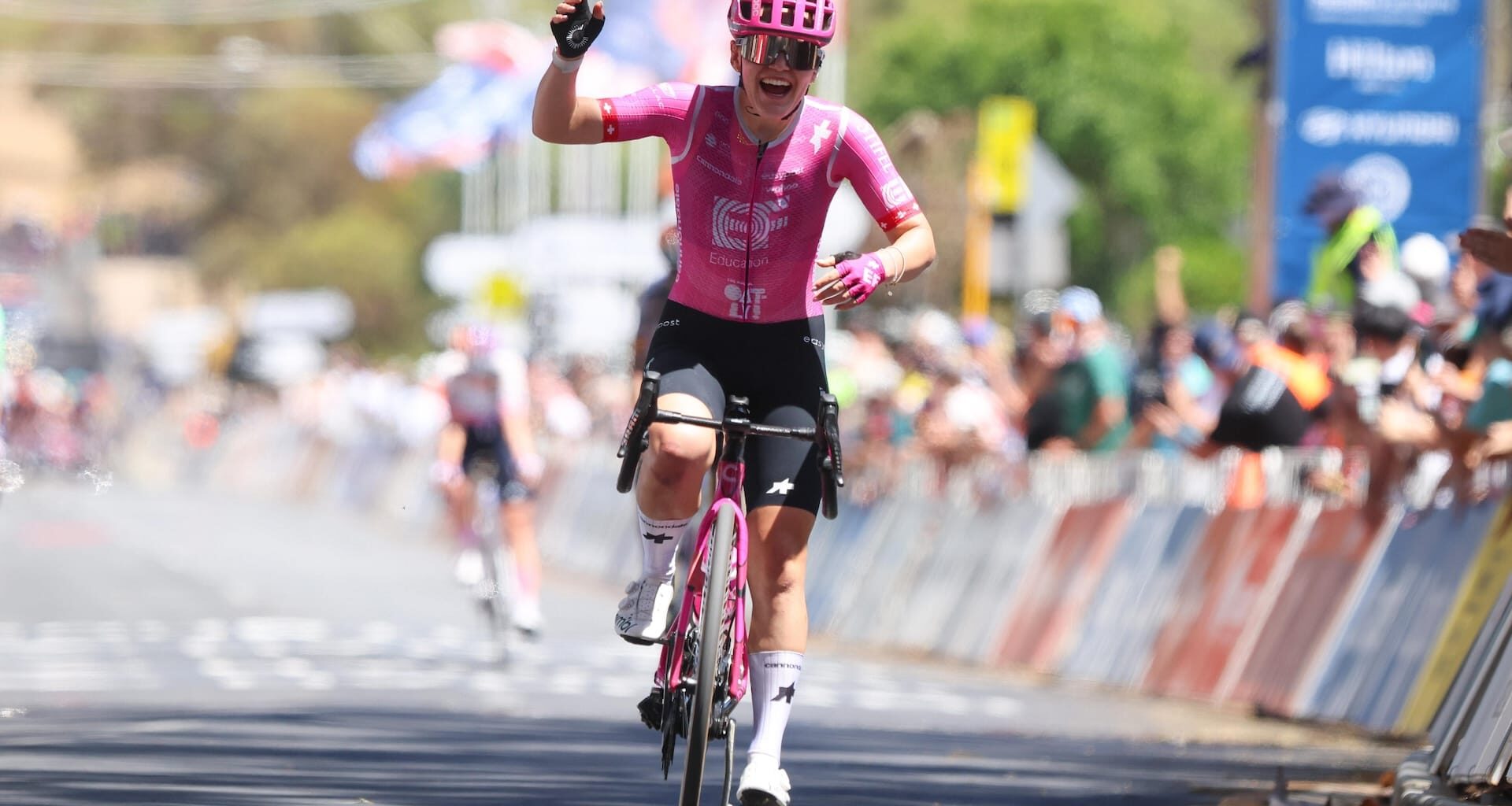 How Noemi Rüegg beat three UAE riders to win her second Tour Down Under