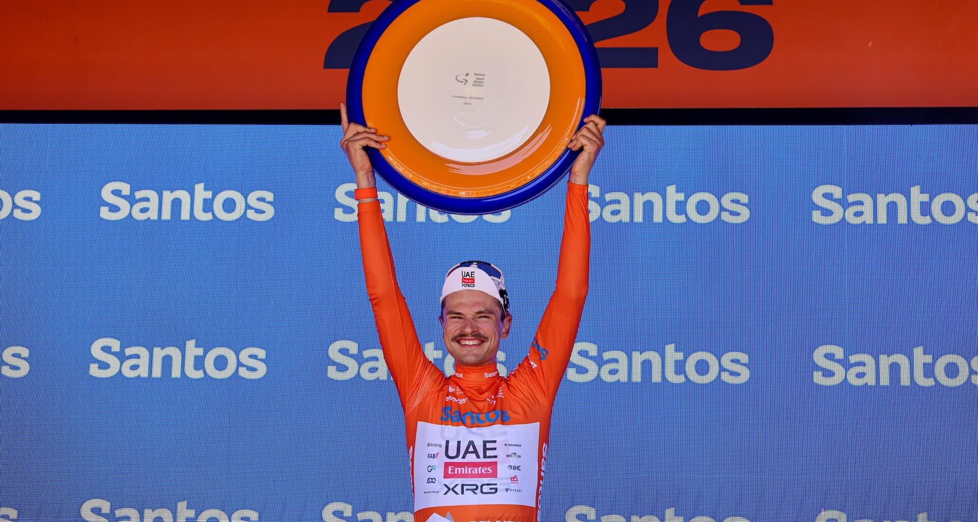 ‘He knocked the kangaroo into me’ – Jay Vine survives bizarre scare to win the TDU - Escape Collective