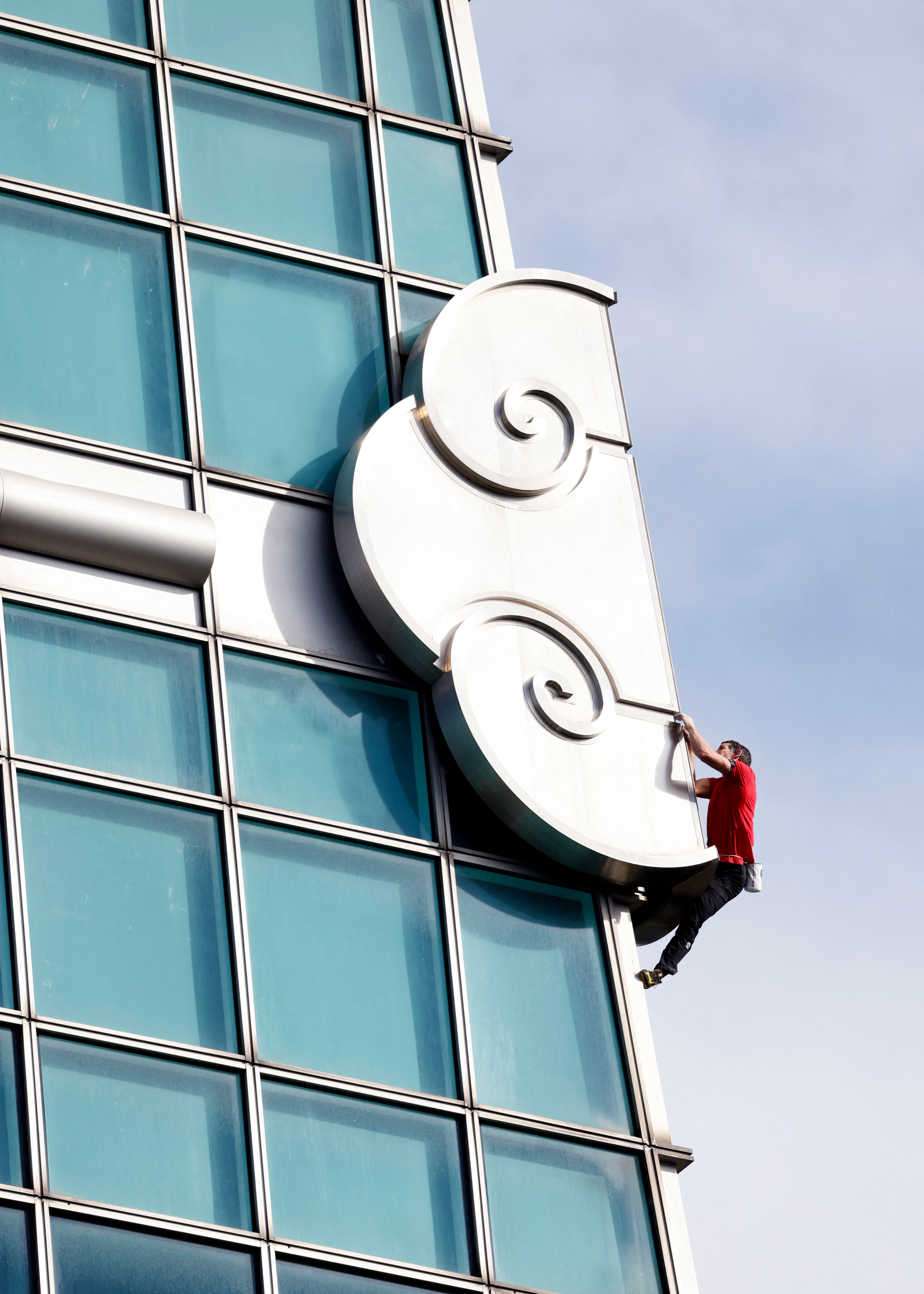 Honnold conquers a dragon