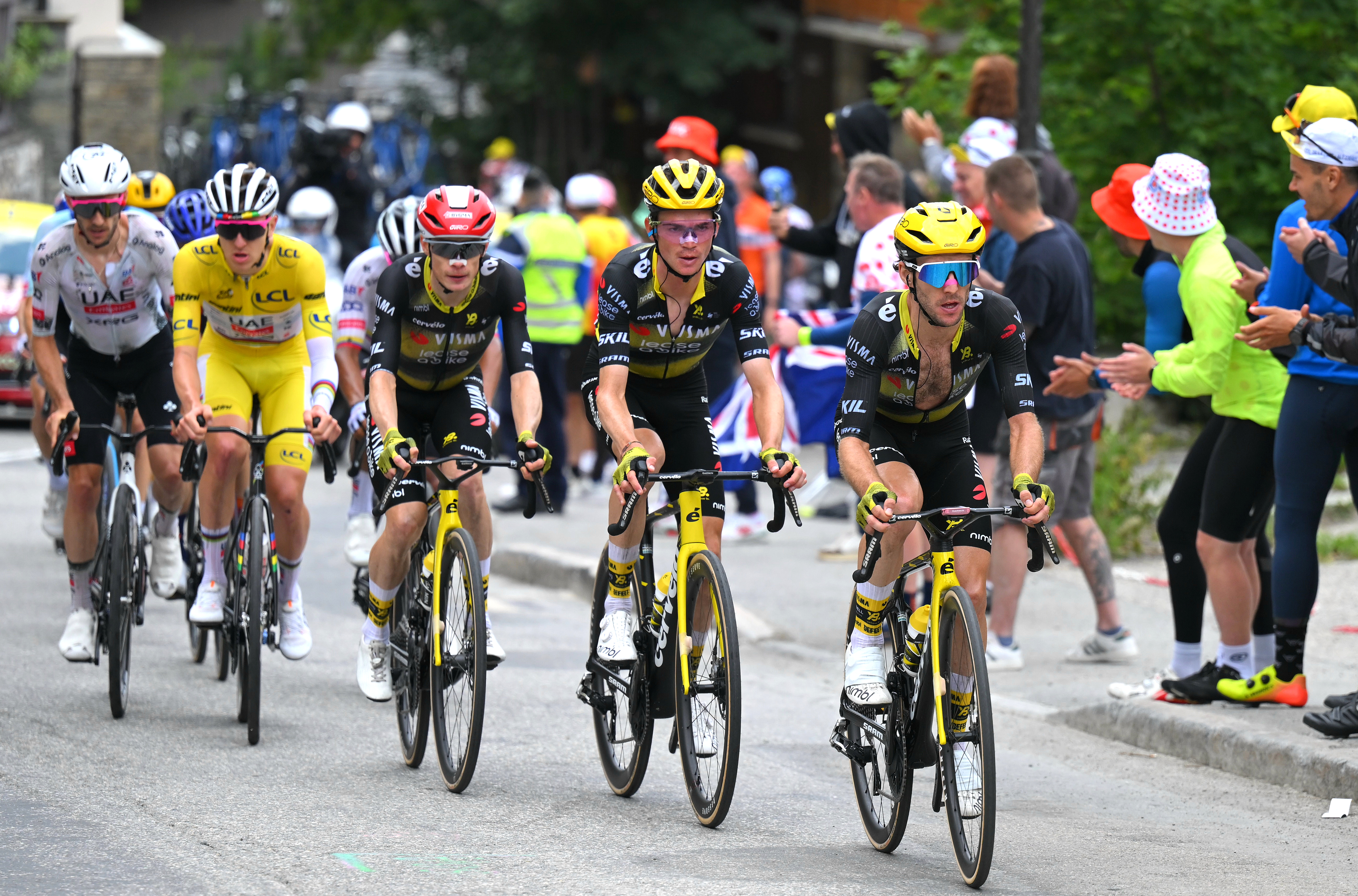 COURCHEVEL - COL DE LA LOZE, FRANCE - JULY 24: (L-R) Tadej Pogacar of Slovenia and UAE Team Emirates - XRG - Yellow Leader Jersey, Jonas Vingegaard of Denmark, Sepp Kuss of The United States and Simon Yates of Great Britain and Team Visma | Lease a Bike compete during the 112th Tour de France 2025, Stage 18 a 171.5km stage from Vif to Courchevel - Col de la Loze 2298m / #UCIWT / on July 24, 2025 in Courchevel - Col de la Loze, France. (Photo by Tim de Waele/Getty Images)