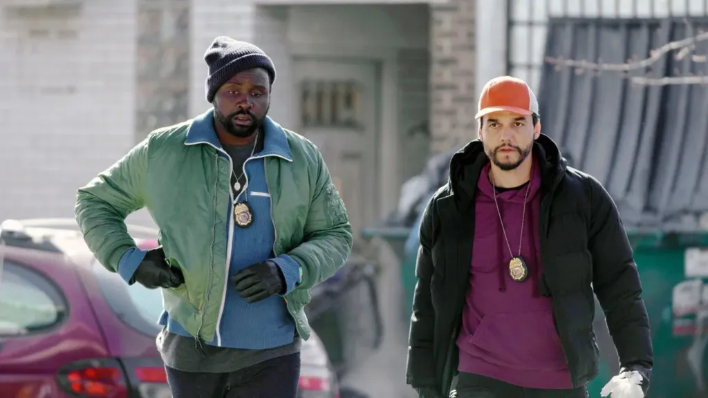 Two friends pose as DEA agents in Dope Thief