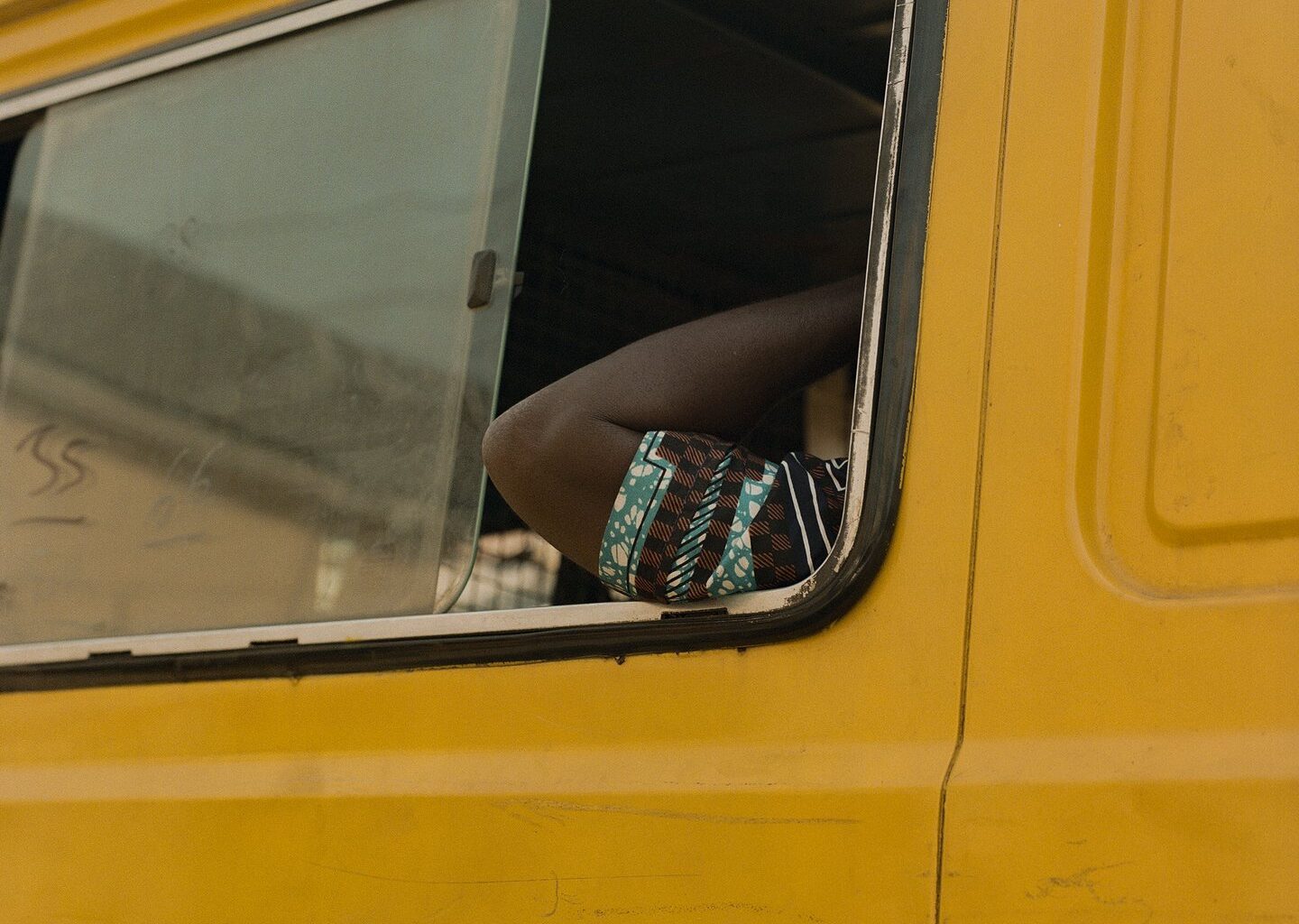 Ollie Babajide Tikare holds onto “little fragments of life” in his photobook Èkó