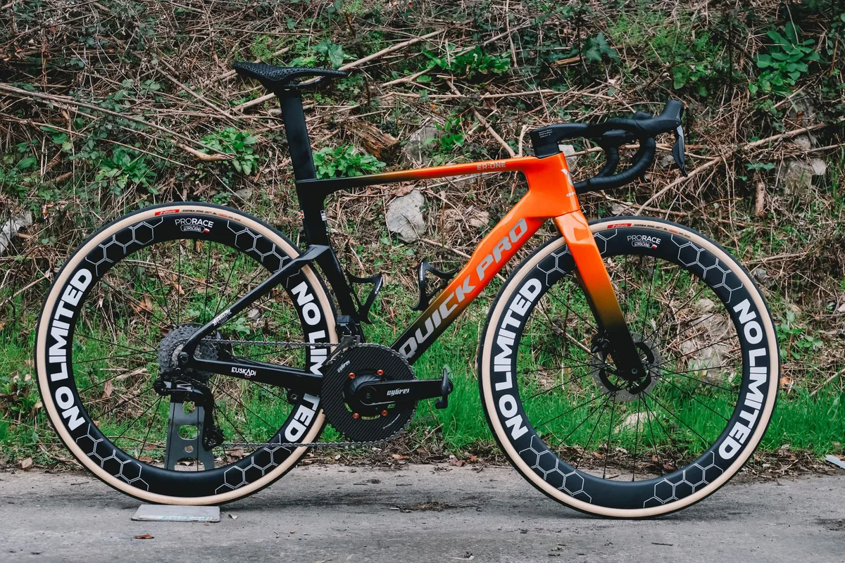 Euskaltel-Euskadi Quick Pro ER One aero road bike