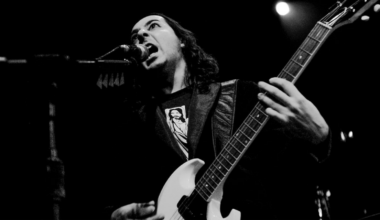 Daron Malakian of System Of A Down performs on stage at The Fillmore, in San Francisco, Califormia, USA on 25th April, 2005.