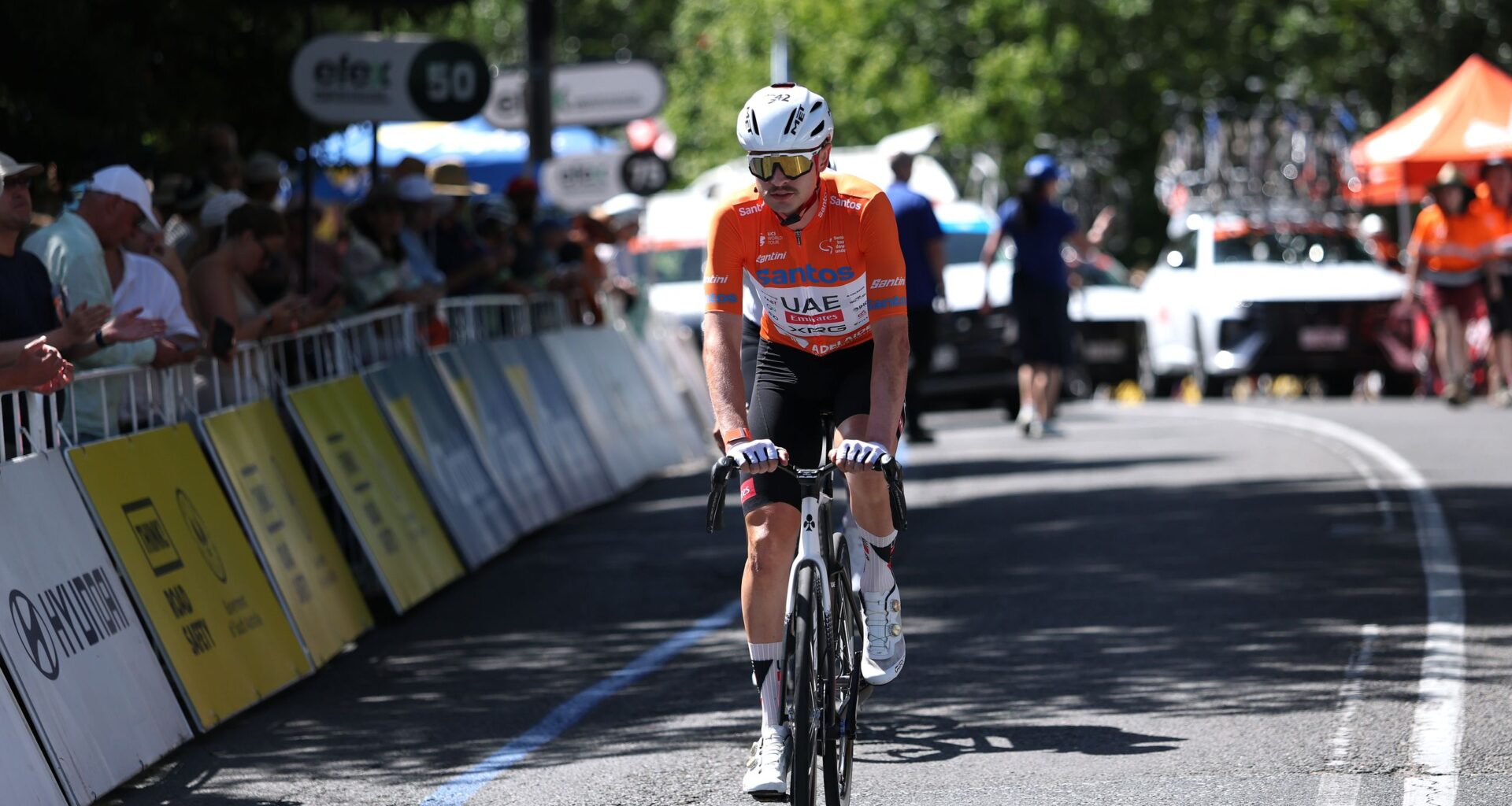 Jay Vine broke wrist in mid-race kangaroo collision, still won Tour Down Under