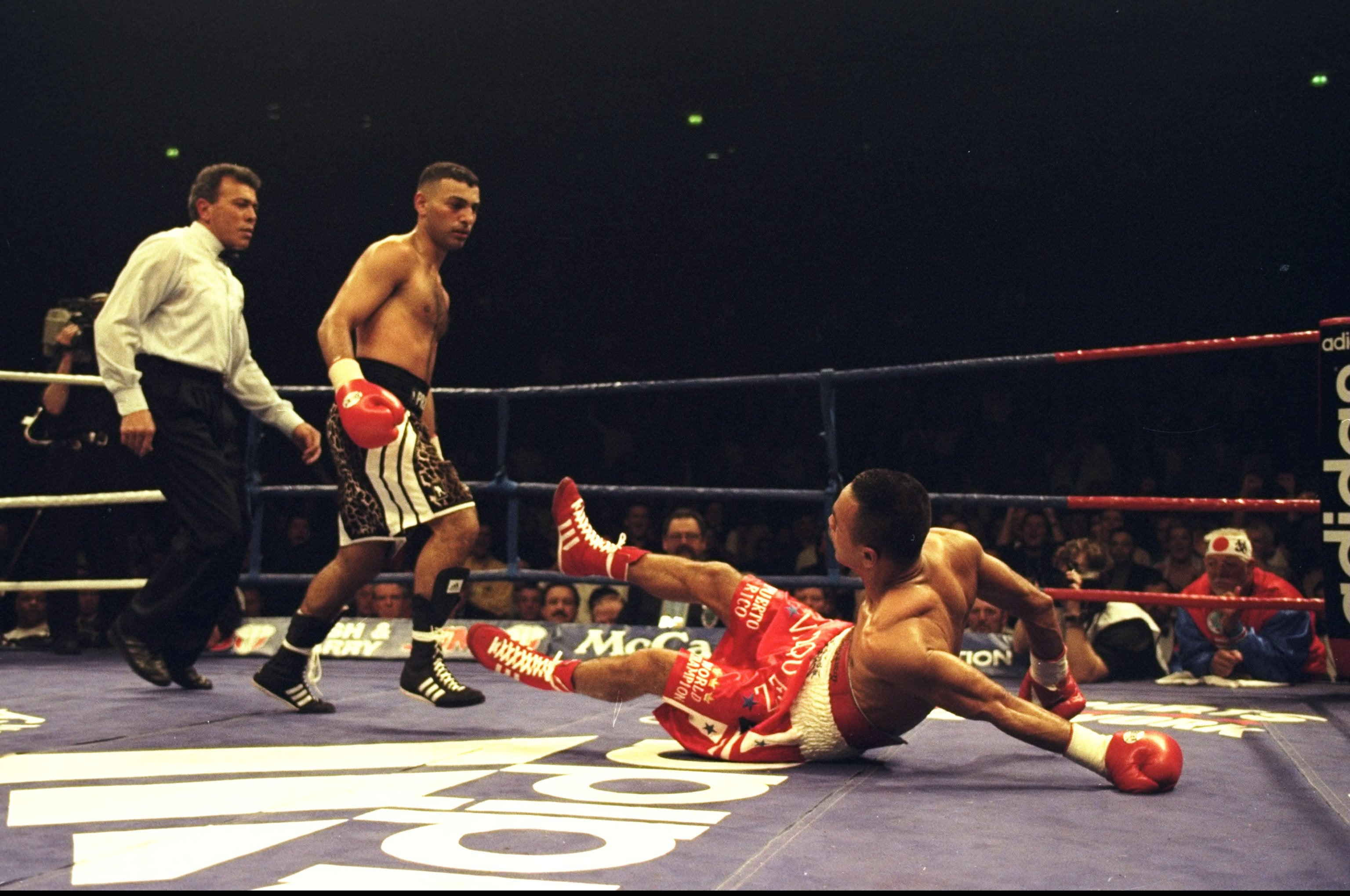 Hamed during his emphatic win over Wilfredo Vazquez in 1998