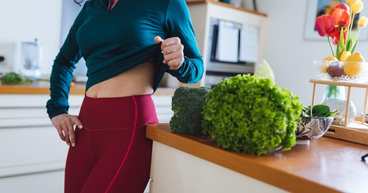 This standing abs workout strengthens your core while the kettle is boiling