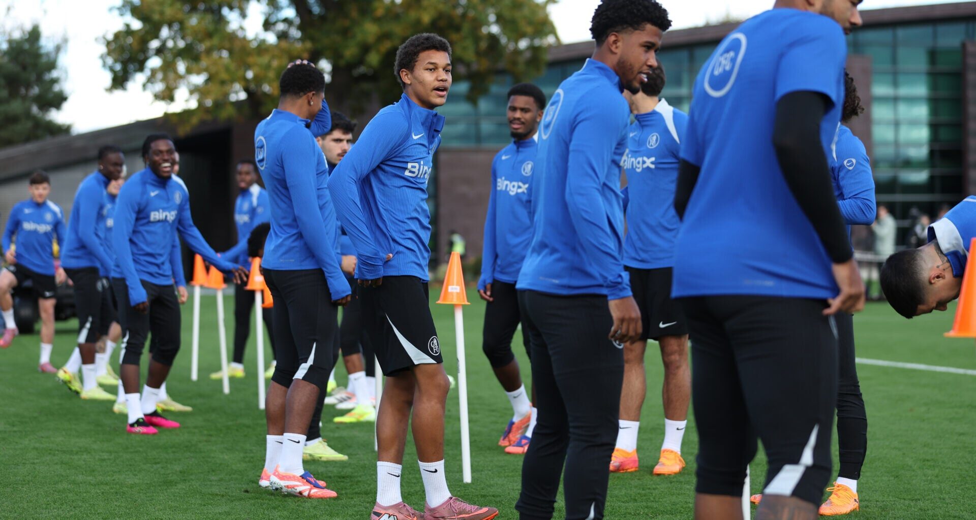 Liam Rosenior calls up 16-year-old Chelsea gem to first-team training ahead of Pafos
