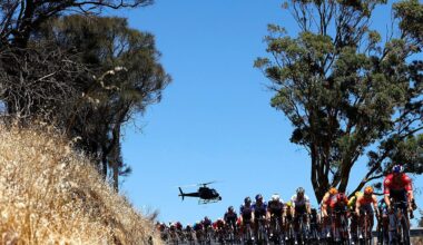 The peloton on stage 1 of the men's Santos Tour Down Under 2026