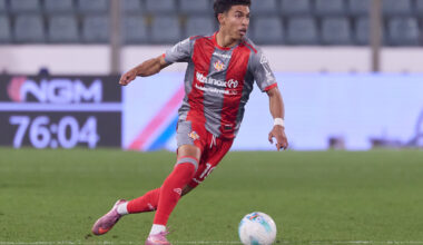 CREMONA, ITALY - OCTOBER 25: Jeremy Sarmiento of US Cremonese in action during the Serie A match between US Cremonese and Atalanta BC at Stadio Giovanni Zini on October 25, 2025 in Cremona, Italy. (Photo by Emmanuele Ciancaglini/Getty Images)
