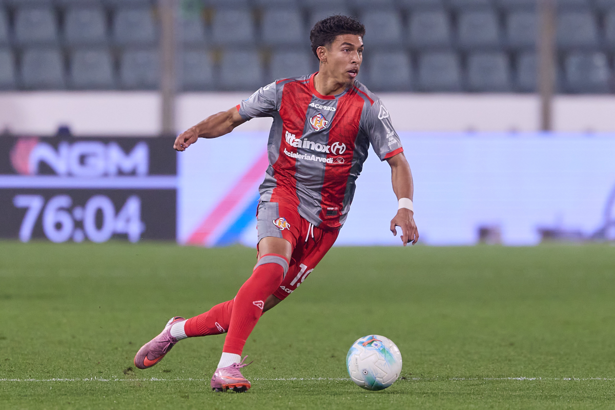 CREMONA, ITALY - OCTOBER 25: Jeremy Sarmiento of US Cremonese in action during the Serie A match between US Cremonese and Atalanta BC at Stadio Giovanni Zini on October 25, 2025 in Cremona, Italy. (Photo by Emmanuele Ciancaglini/Getty Images)